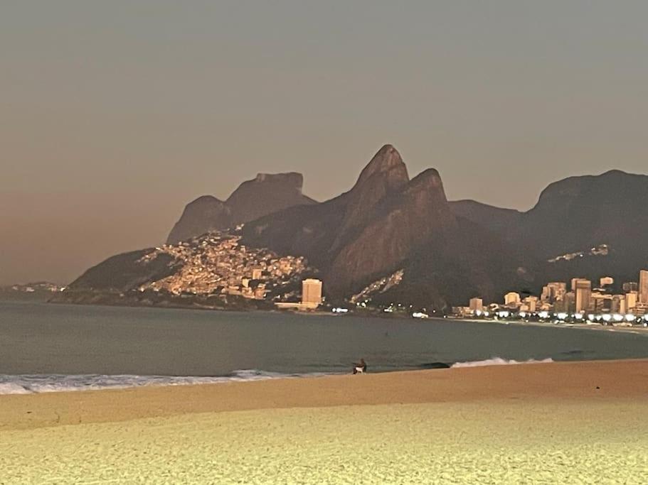 Amplo Apartamento Em Frente A Praia De Copacabana Apartment Rio de Janeiro Exterior photo